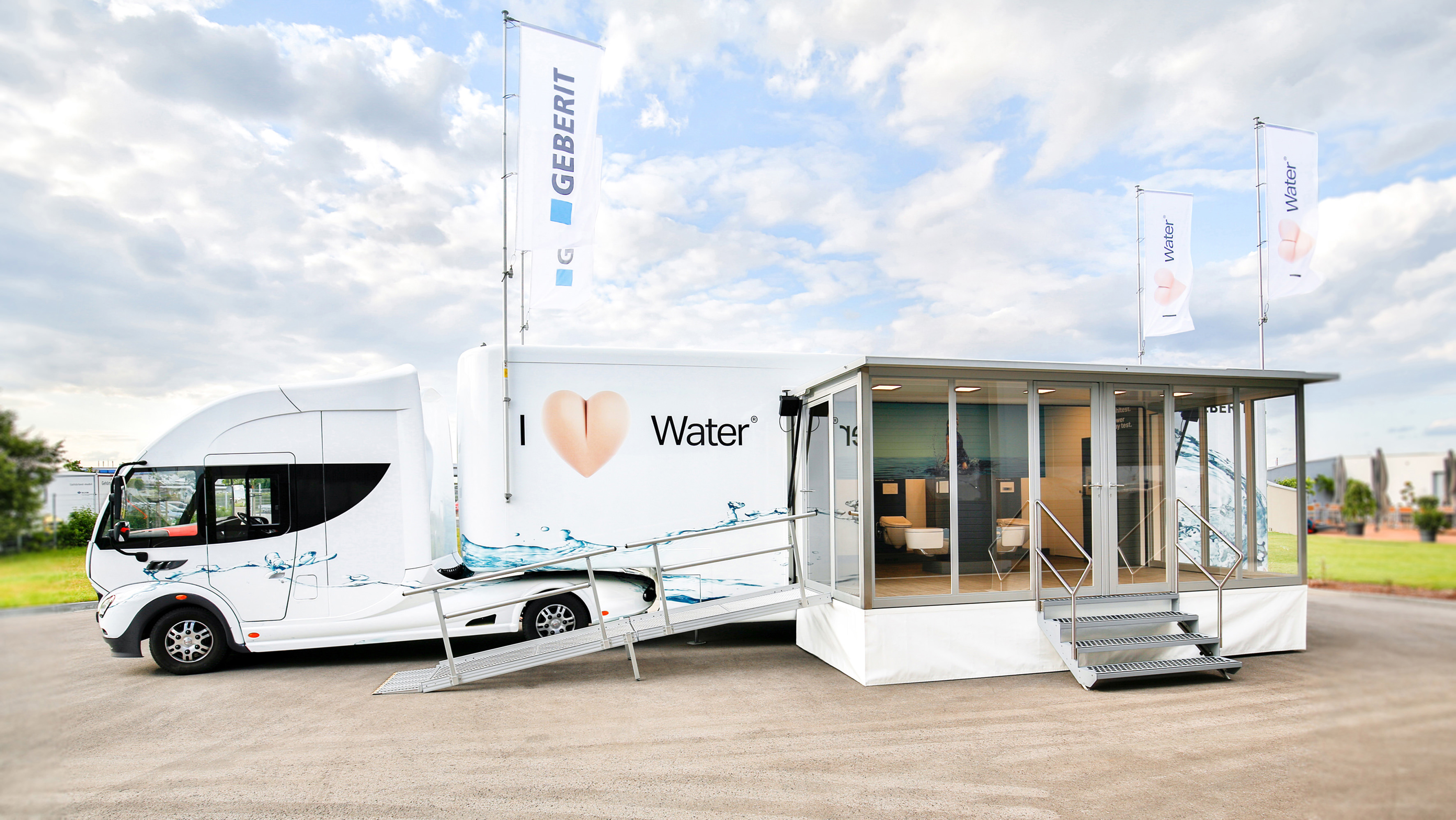 Geberit_AquaClean_truck_showroom
